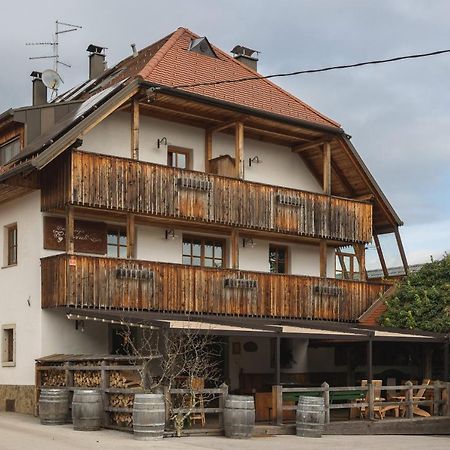 Guesthouse Novak Dvor Exterior photo